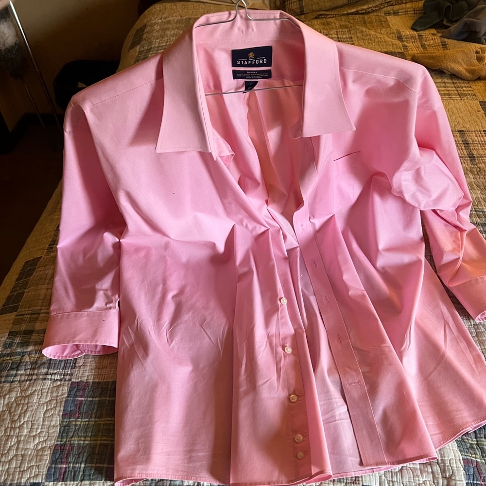 NWOT Croft & Barrow Classic Fit Button Up Pink Dress Shirt
S: 18 1/2 x 34/35